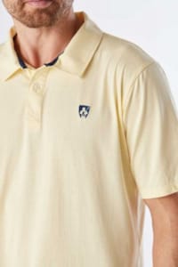 Polo Masculina Mr. Kitsch Manga Curta Lucas Básica Slim Algodão Amarelo Claro - foto 3
